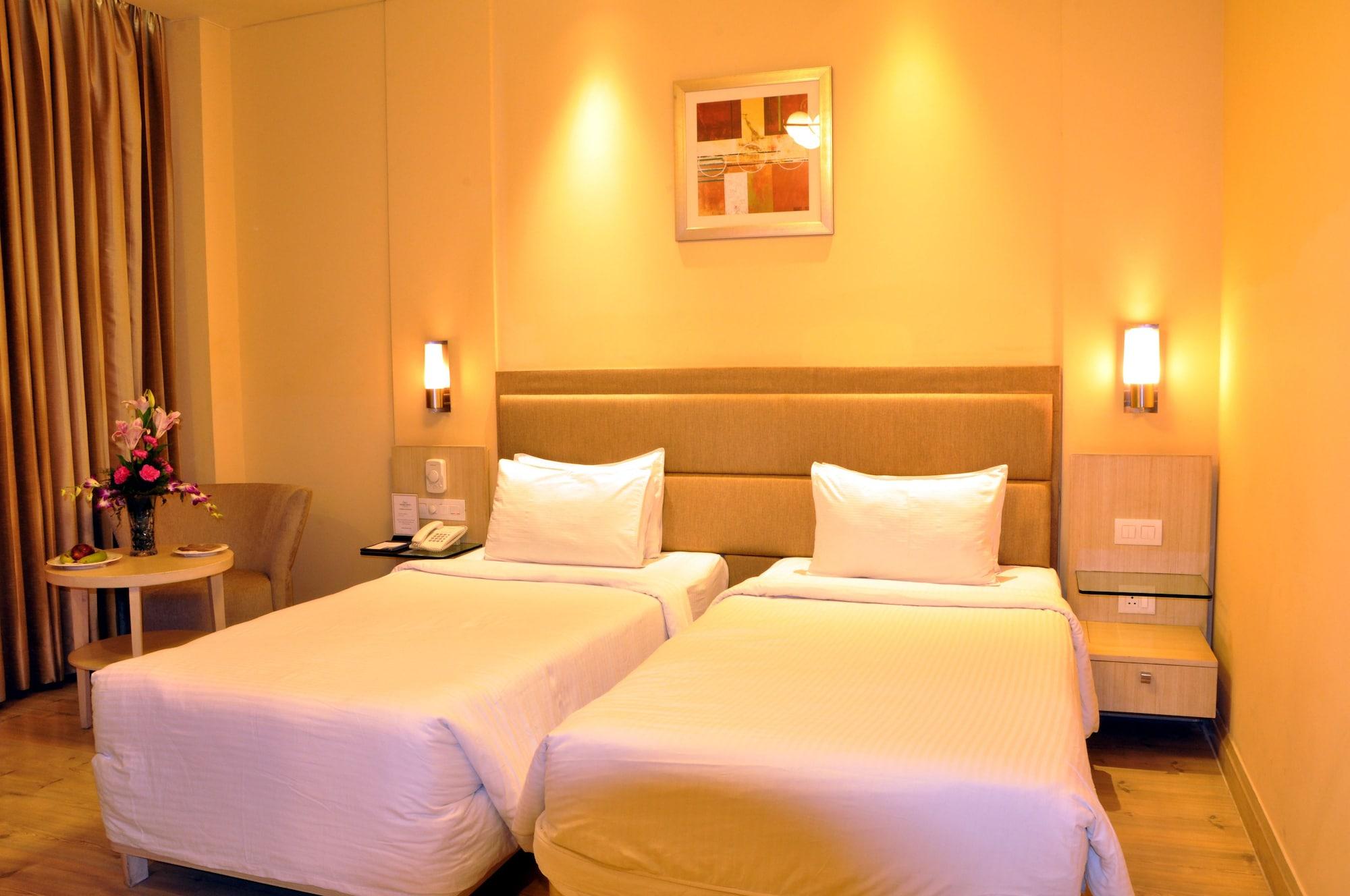 Sarovar Portico Naraina, Hotel Új-Delhi Kültér fotó