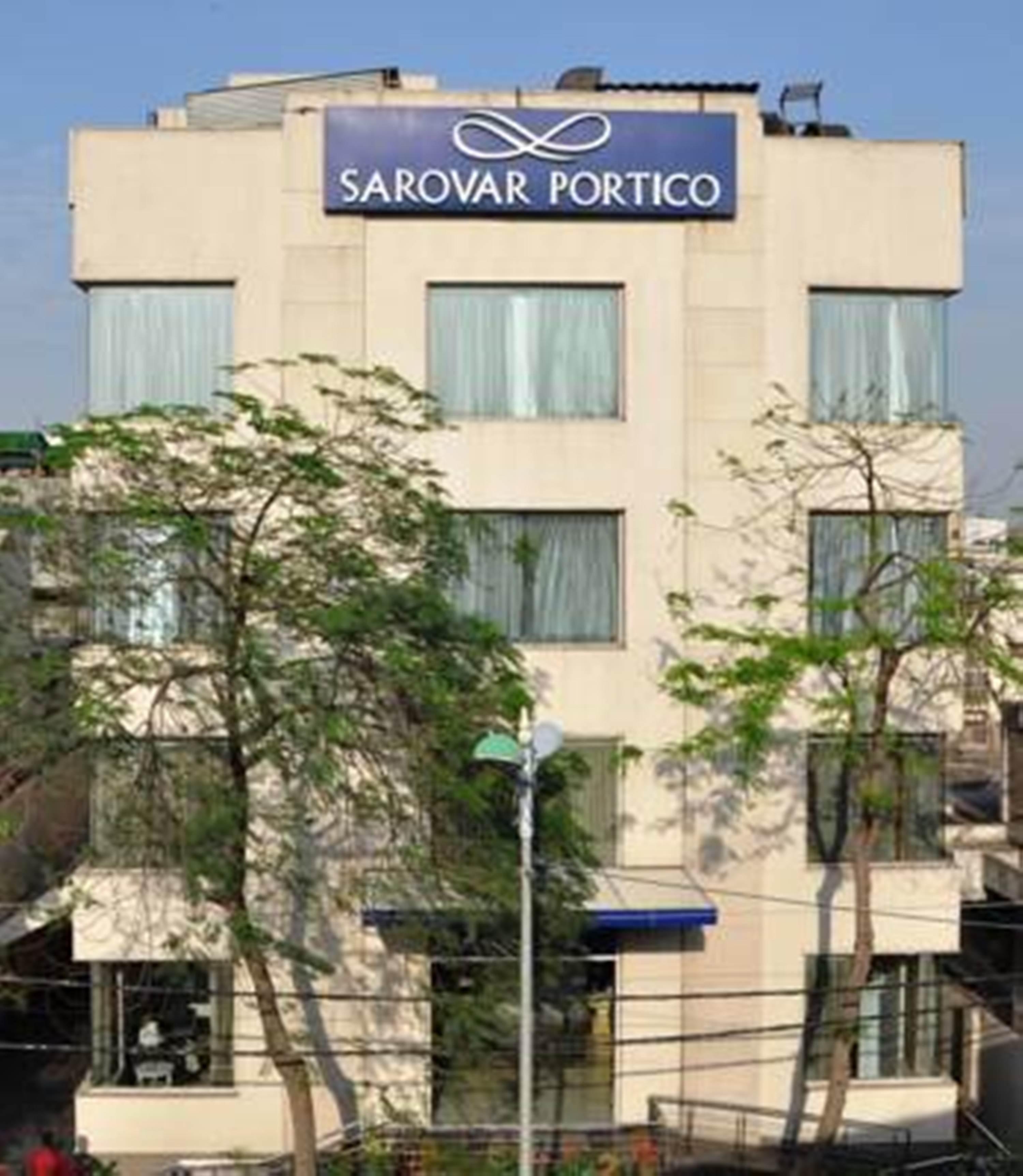 Sarovar Portico Naraina, Hotel Új-Delhi Kültér fotó