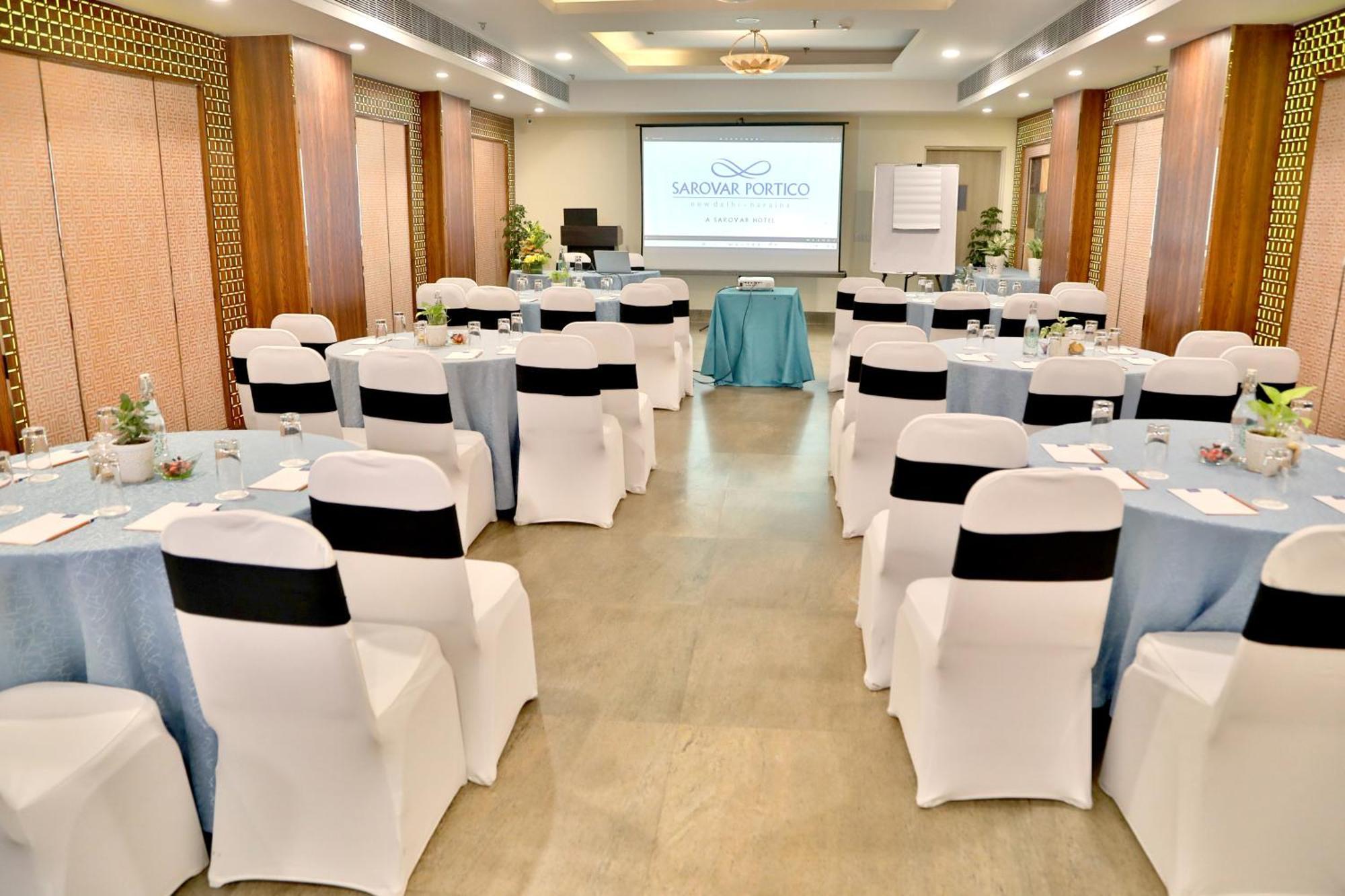 Sarovar Portico Naraina, Hotel Új-Delhi Kültér fotó