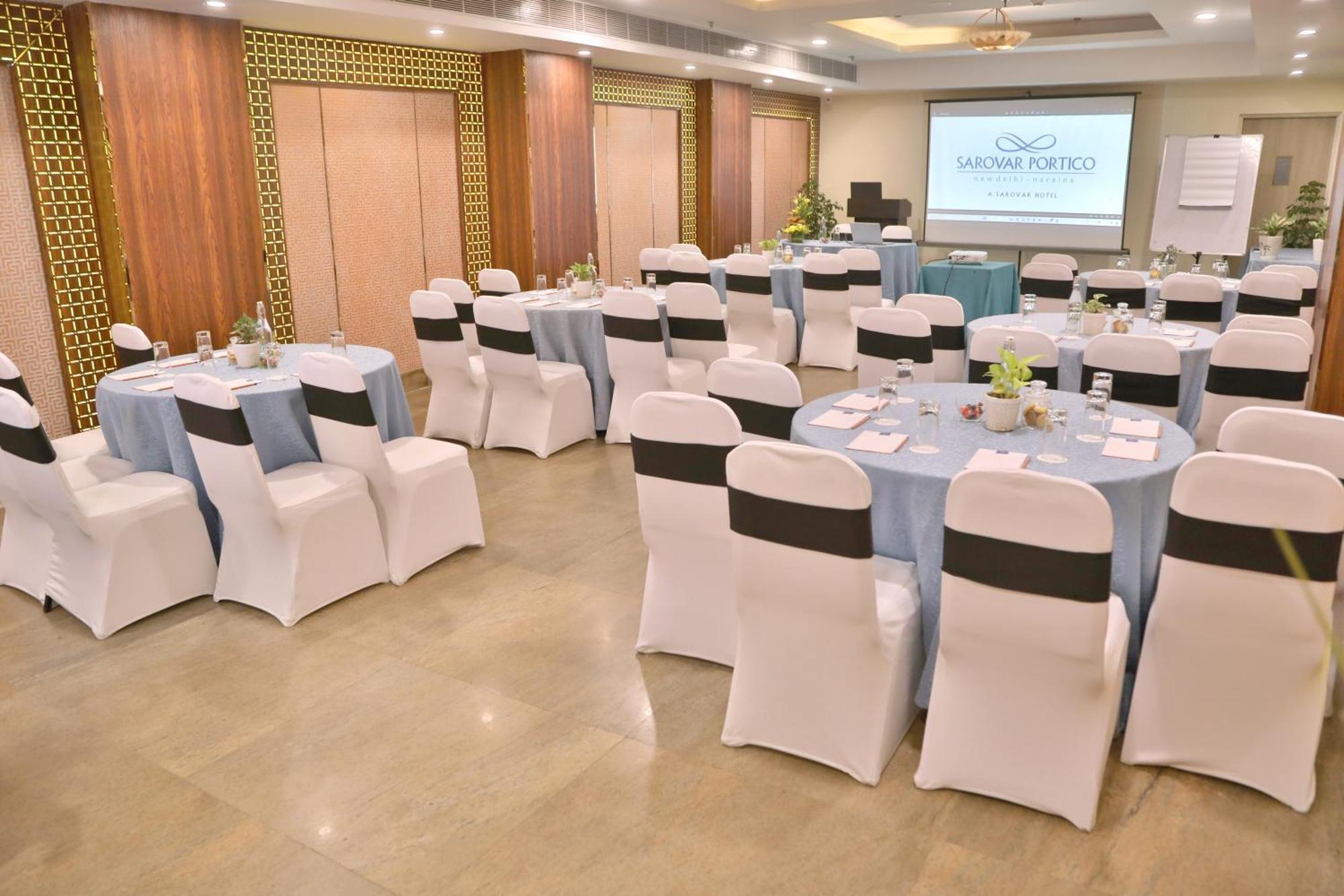 Sarovar Portico Naraina, Hotel Új-Delhi Kültér fotó