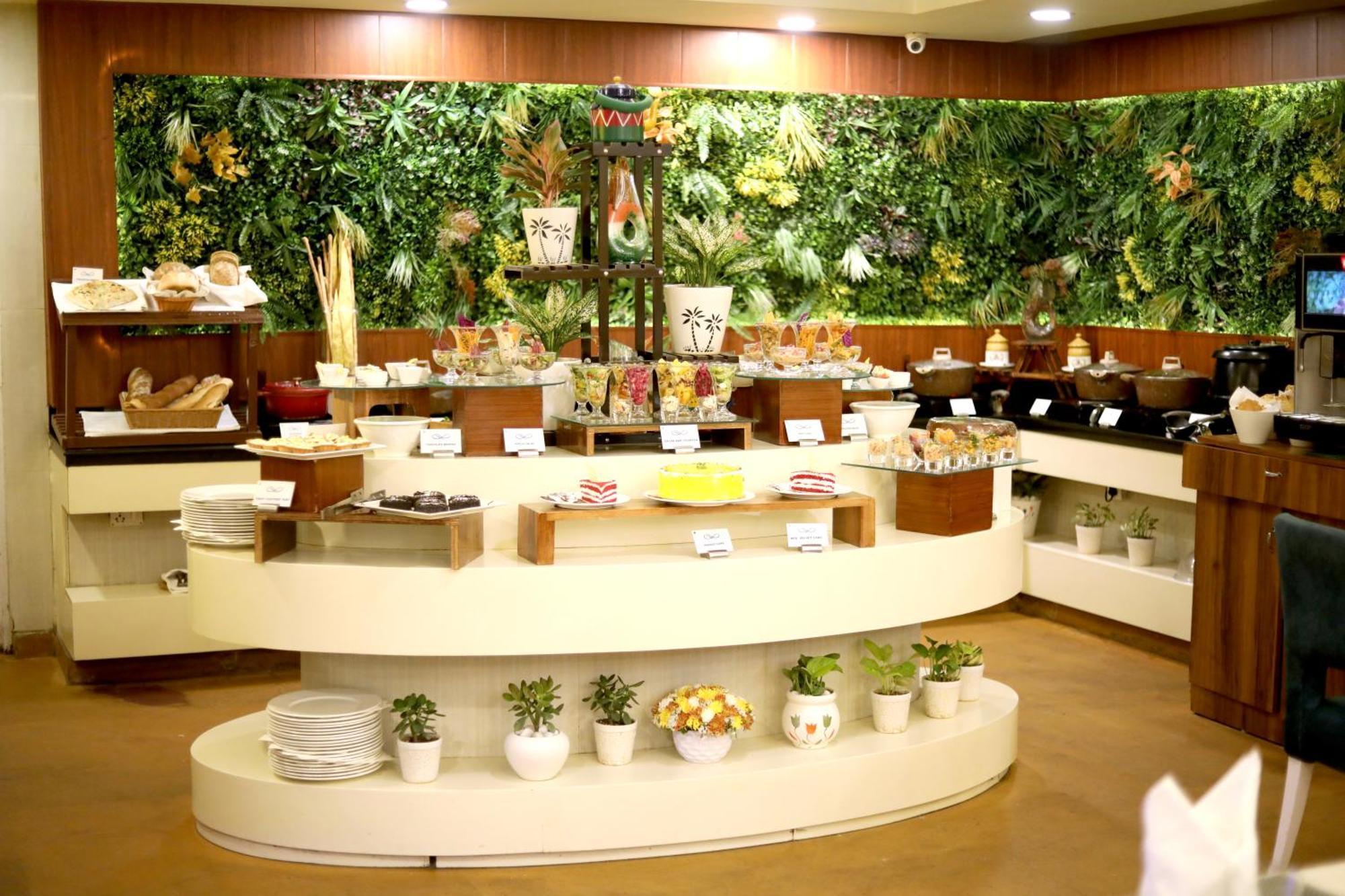 Sarovar Portico Naraina, Hotel Új-Delhi Kültér fotó