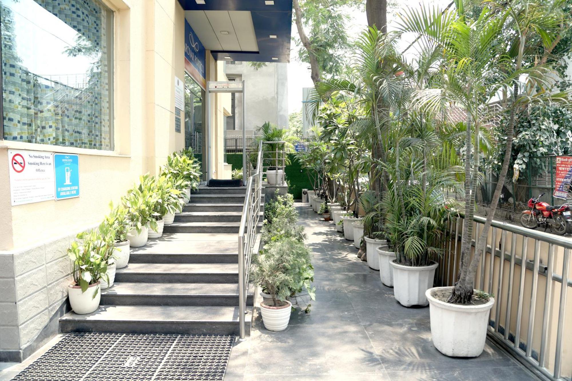 Sarovar Portico Naraina, Hotel Új-Delhi Kültér fotó