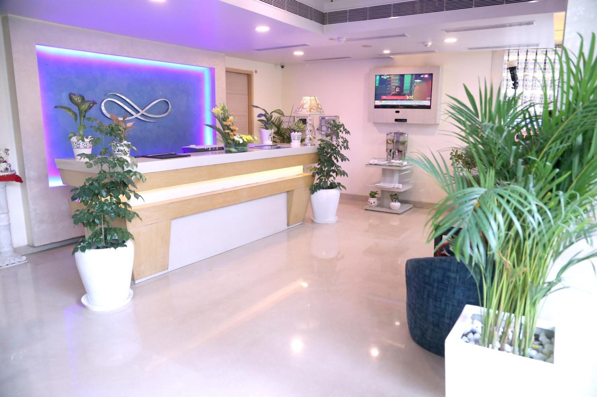 Sarovar Portico Naraina, Hotel Új-Delhi Kültér fotó