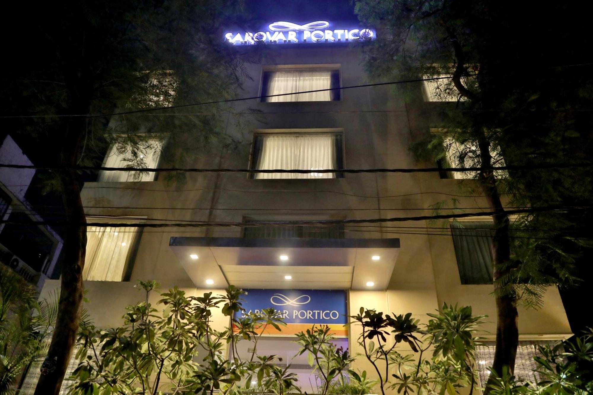 Sarovar Portico Naraina, Hotel Új-Delhi Kültér fotó